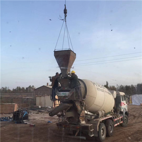 金寨县“精准瞄准”—— 吊车的 “定位导航” 技术