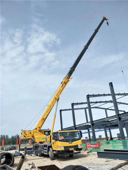 金寨县超高层建筑钢结构吊装案例